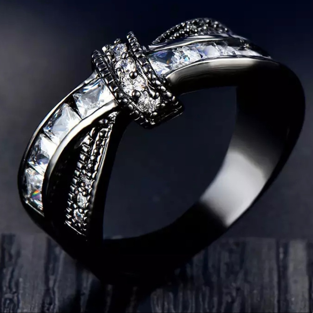 Black ring cubic Zirconia stone